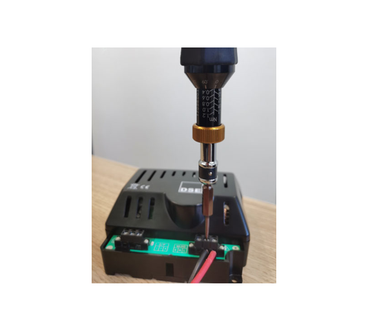 41·如何确保 DSE9912/24 接线端子稳定可靠